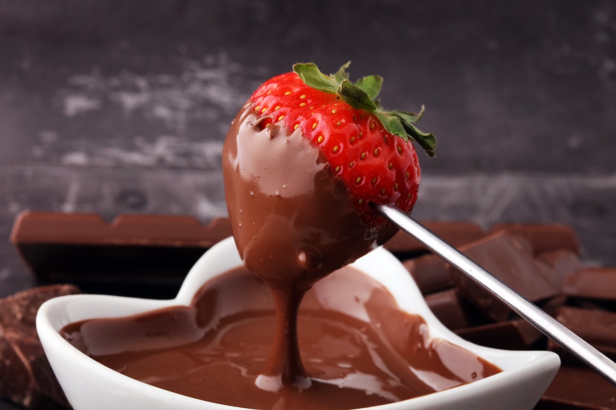 Celebrate Valentine's Day With Chocolate Fondue! Farmers' Almanac