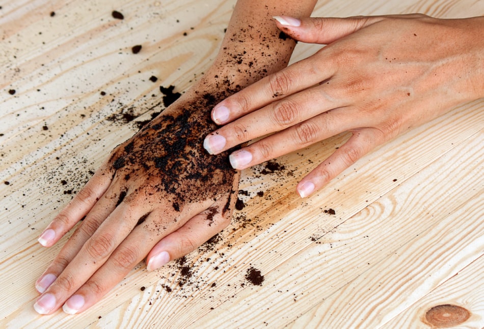 coffee hand scrub with ground coffee (wet)  , mean to beauty or cosmetic.