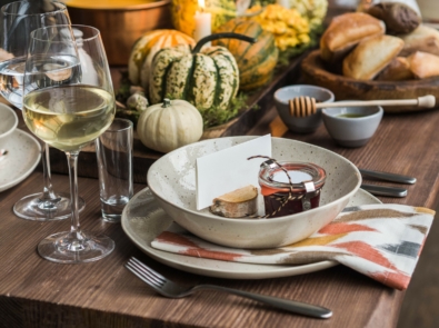 Set a Nature-Inspired Thanksgiving Table This Year featured image