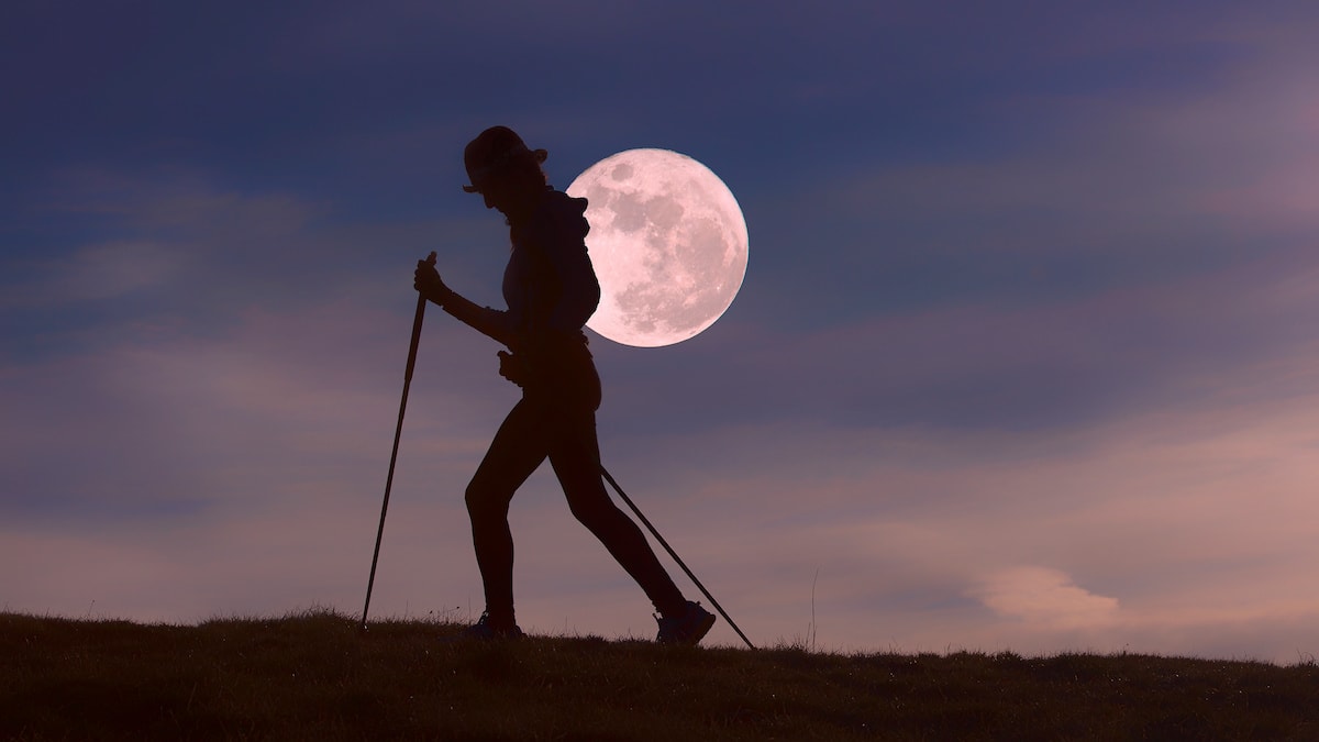 7 Ways The Full Moon May Affect Your Health - Farmers' Almanac - Plan Your  Day. Grow Your Life.