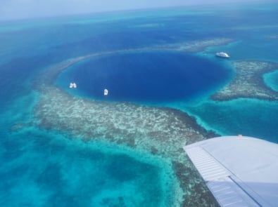 Belize Great Blue Hole Lighthouse Reef Atoll Doline Karibik Riff Karibisches Meer Mittelamerika Großes Blaues Loch Tauchen Rundflug Tauchgebiet Top10 Korallenriff Korallen Weltnaturerbe Attraktion
