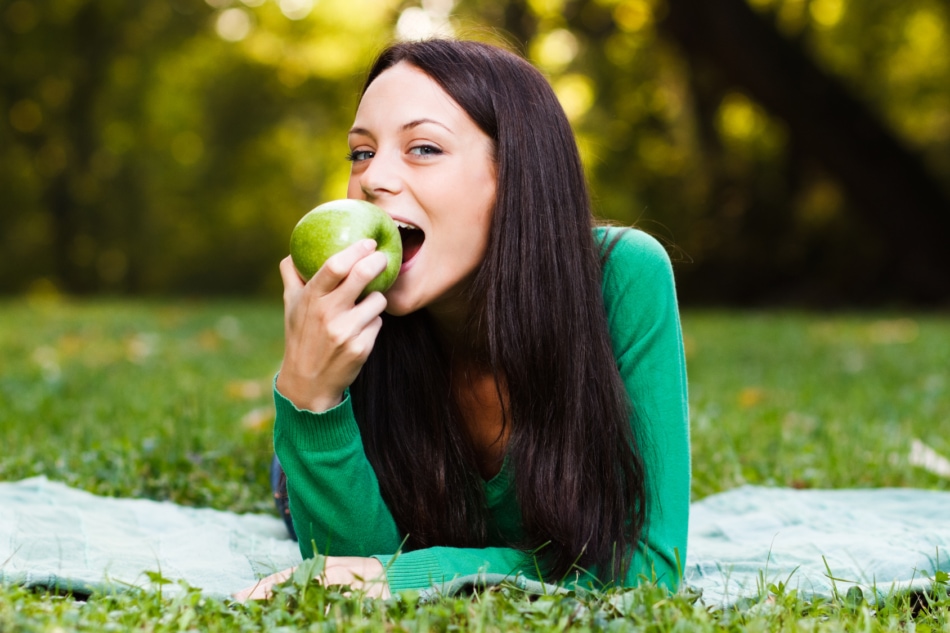 Nutrient - Eating apple