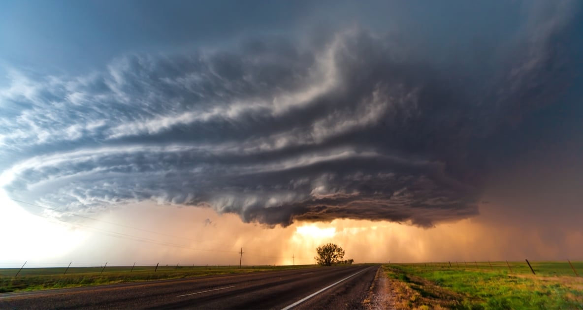 Scary Clouds That Look Like Tornadoes Farmers Almanac - What Does A Wall Cloud Mean