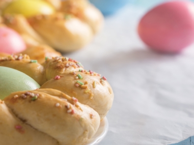 A photo of Easter bread with colored eggs.