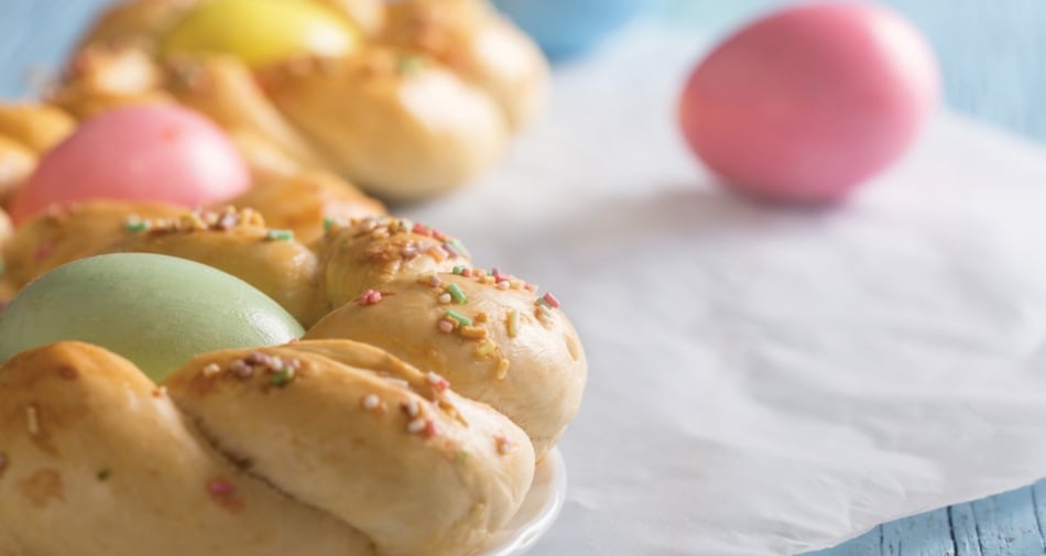 A photo of Easter bread with colored eggs.