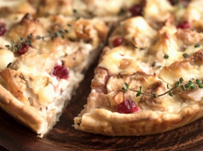 Thanksgiving leftover recipes featuring Harvest pie pizza.