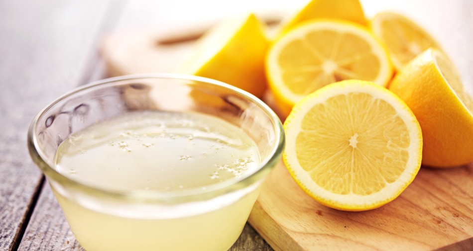 Lemon Juice  and sliced lemons