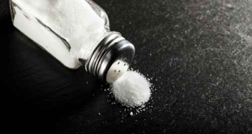 Spilling salt - Salt