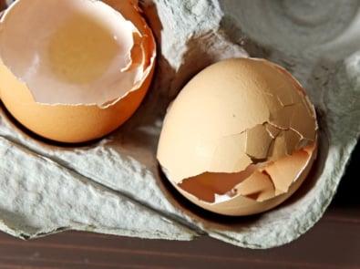 10 Reasons To Stop Throwing Away Your Eggshells featured image