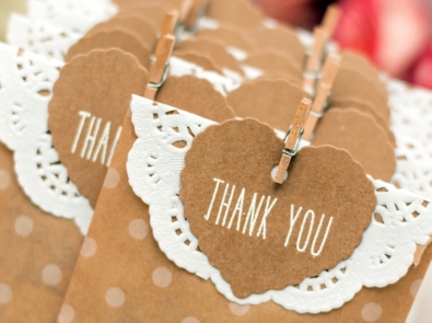 12 Wedding Favors Your Guests Actually Want featured image