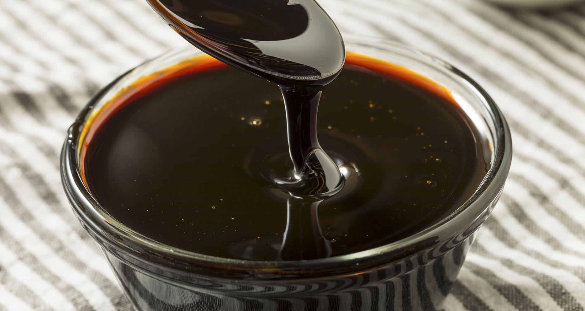 These Health Benefits of Blackstrap Molasses May Surprise You - Farmers'  Almanac - Plan Your Day. Grow Your Life.