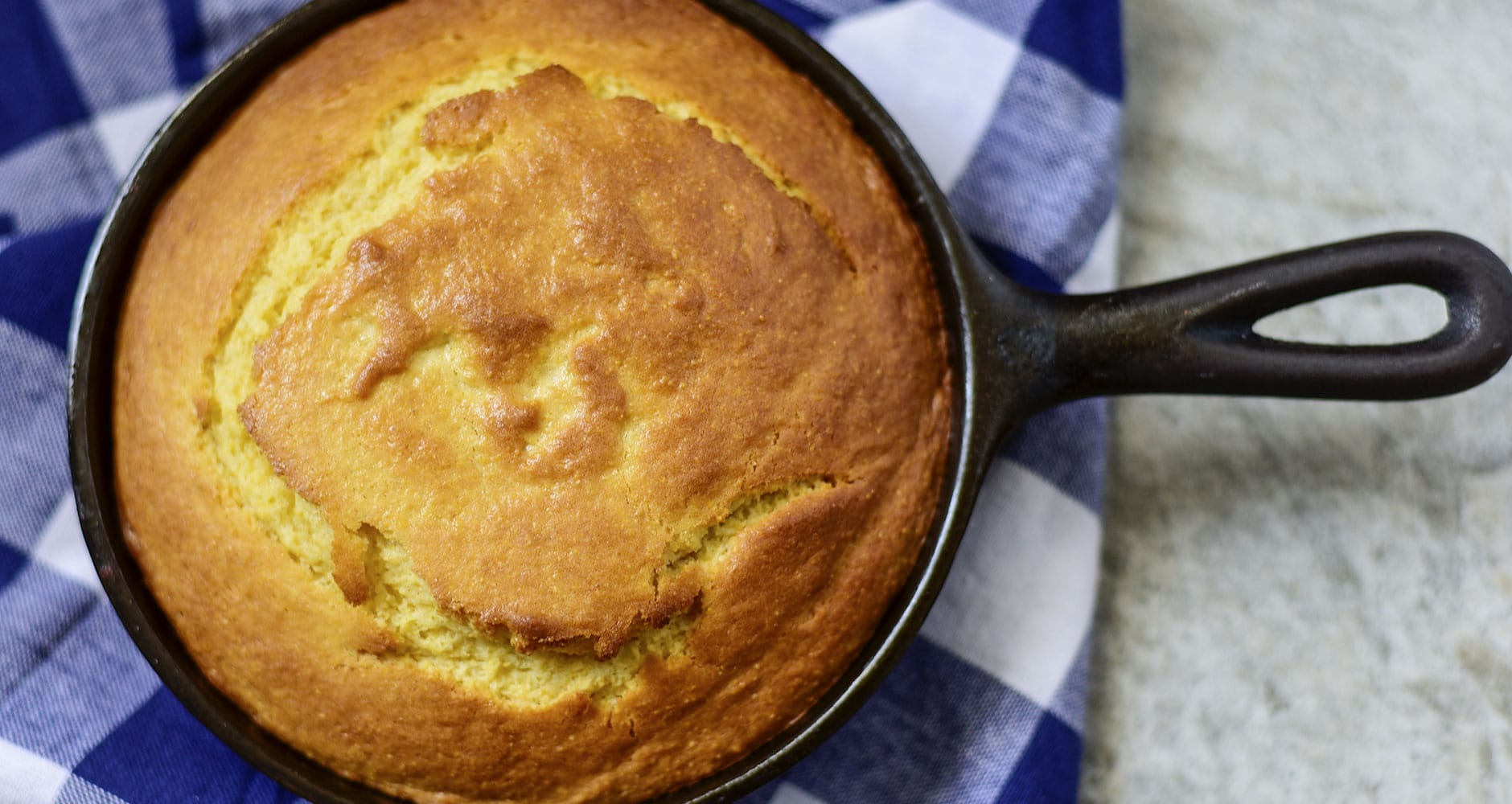 https://www.farmersalmanac.com/wp-content/uploads/2020/11/cornbread-cast-iron-AdobeStock_189408930.jpg