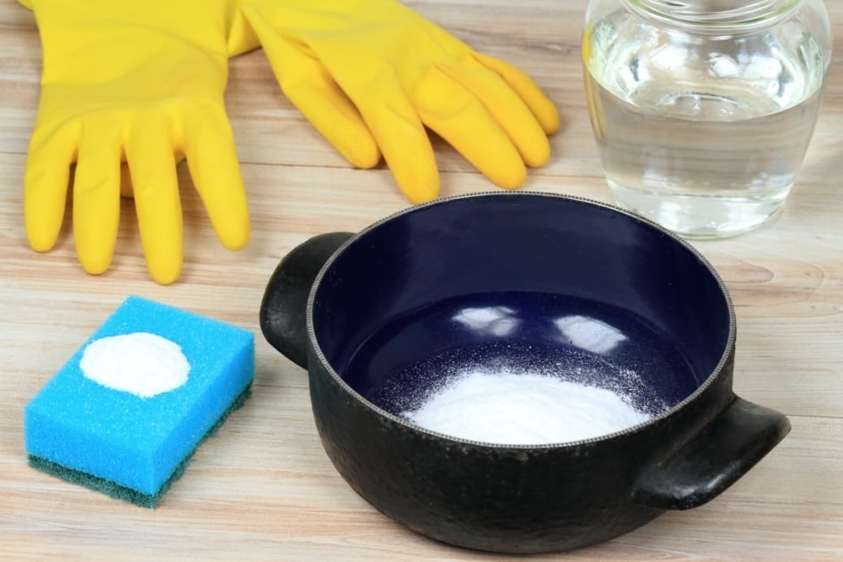 Natural cleaners for burnt meal in pot.