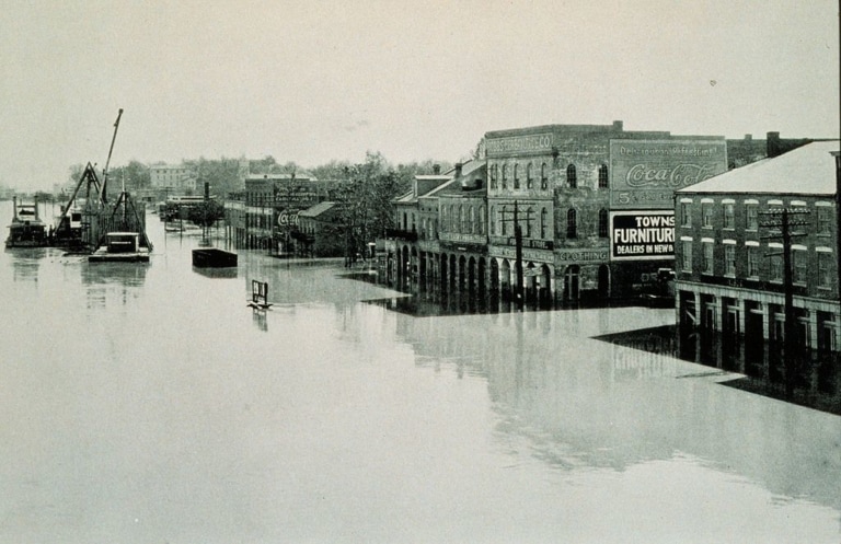 High Water The Great Flood Of 27 Farmers Almanac Plan Your Day 