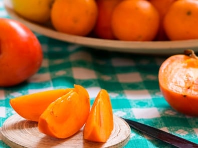 6 Healthy Reasons To Try Persimmon Fruit featured image