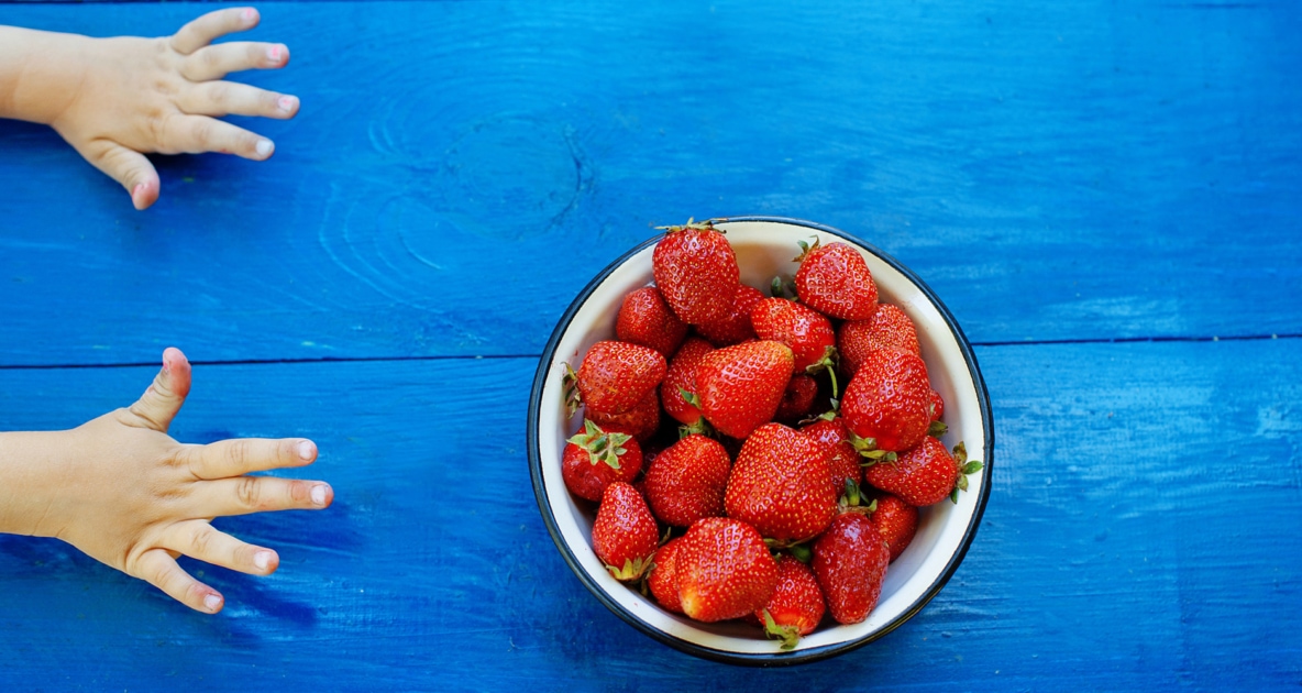 Strawberry - Eating