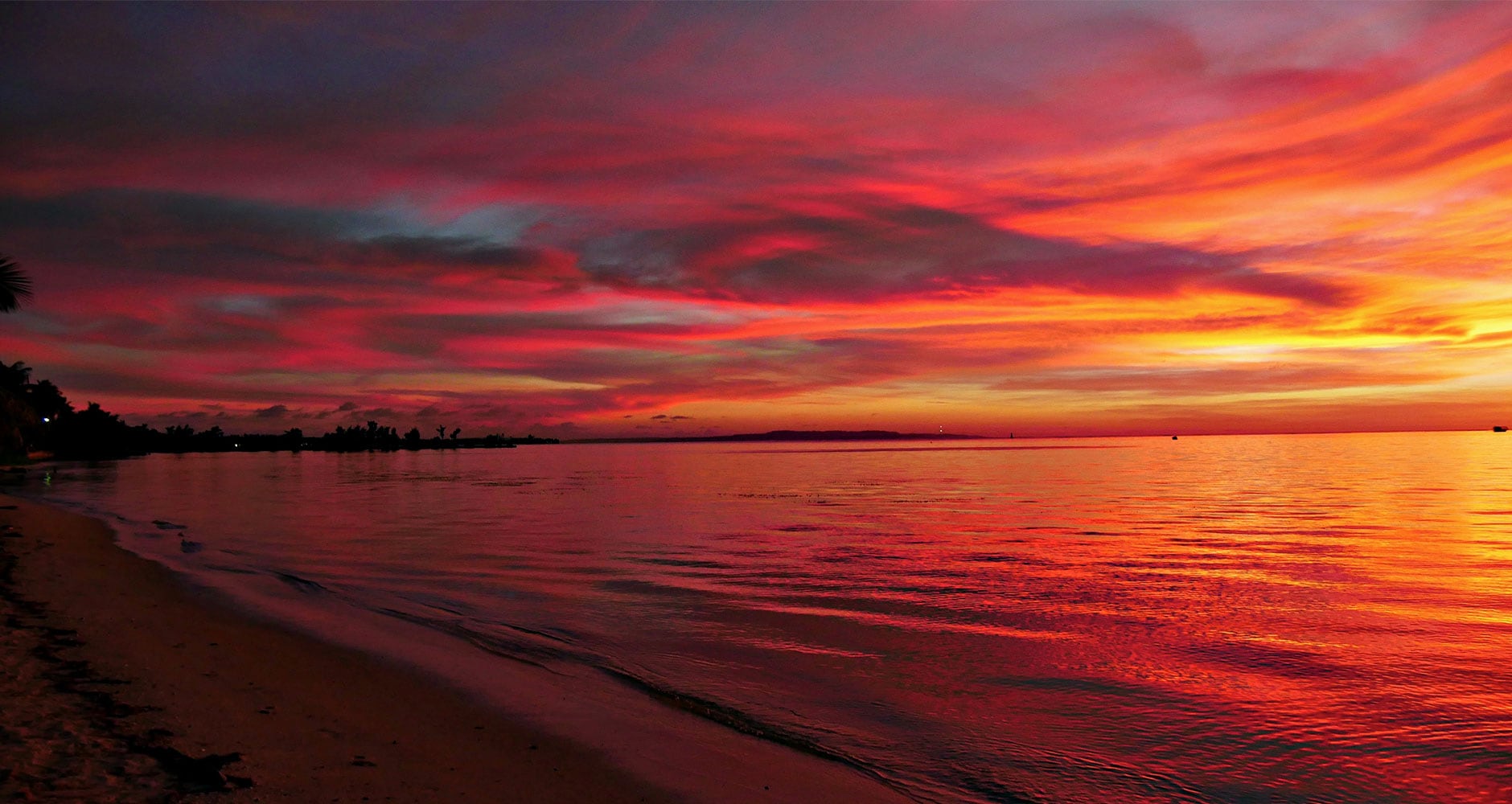 Red Sky Dark Clouds Reflection Sunset At The Coast Of Borneo Malaysia Ultra Hd  Wallpapers For Desktop Mobile Phones And Laptop : Wallpapers13.com