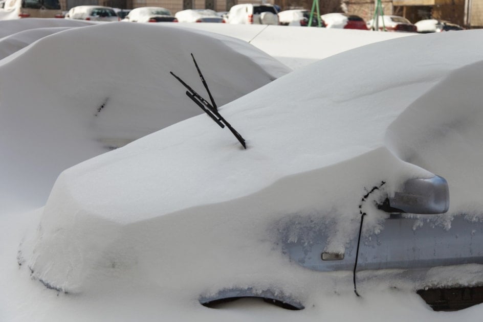 Car Wiper Blades Clean Snow From Car Windows Flakes Of Snow Covered The Car  With A Thick Layer Safe Driving With Working Wipers And Clean Windshield  Stock Photo - Download Image Now 