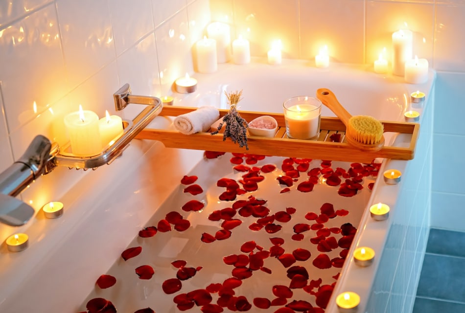 Cleansing baths are part of some full moon rituals.