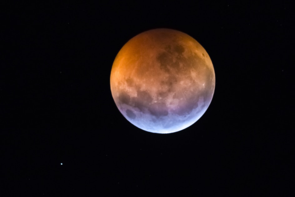 Japanese lantern effect on moon.