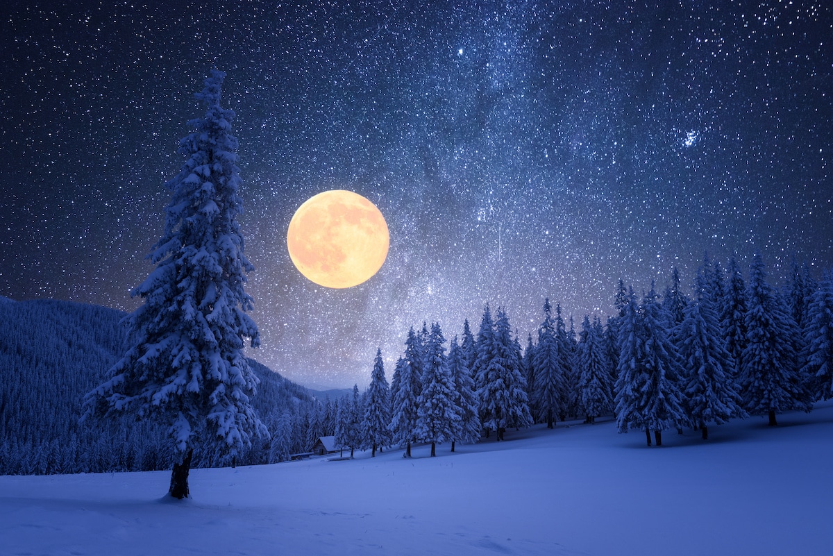 Is The Half Moon Half As Bright As A Full Moon? - Farmers' Almanac