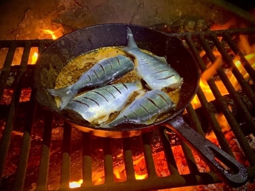 How to grill fish in a skillet.