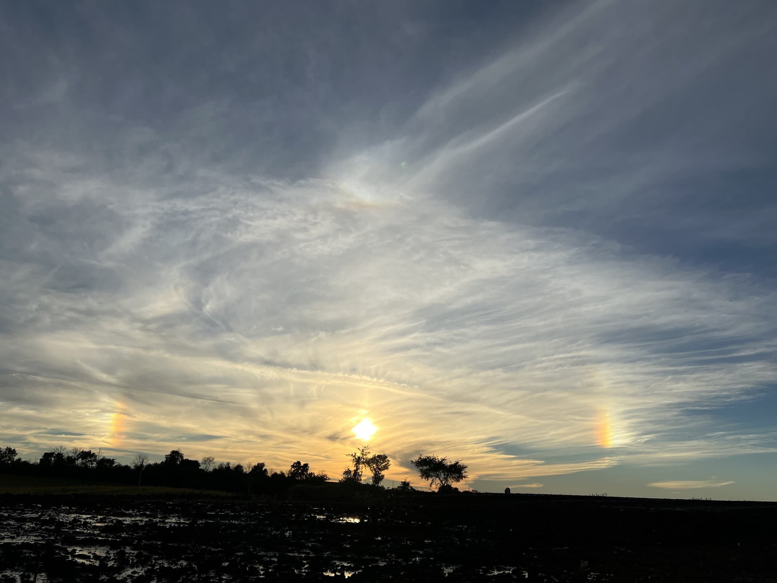 Yes, 'halo' around sun or moon forebodes inclement weather