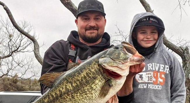 Family fishing in the best lakes to fish in Texas.