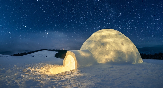 An igloo utilizes snow insulation.