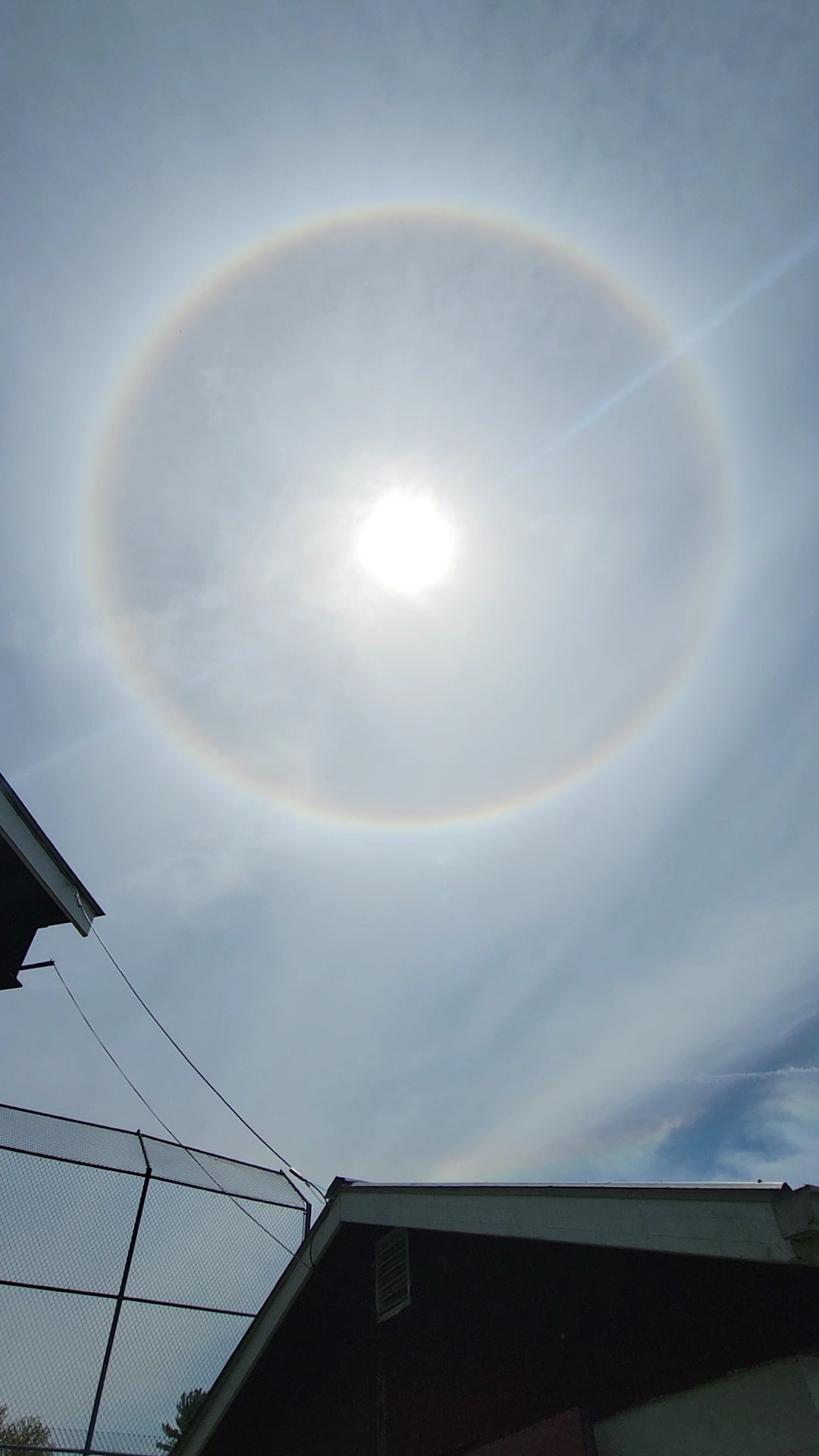 El Paso's Hilarious Comments On What A Sun Halo Means