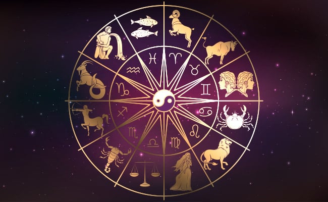 Zodiac wheel showing all zodiac signs.