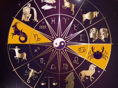 Full Moon Horoscopes represented by a zodiac sign wheel with Cancer and Capricorn highlighted.