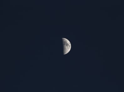 First Quarter Moon Tonight: What It Means And Why You Should Look Up featured image
