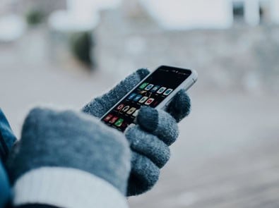 Why Your Phone Battery Suddenly Dies Faster in Cold Weather featured image