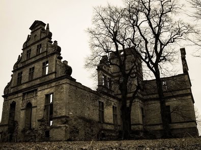 Why Autumn Is the Season for Ghost Stories featured image